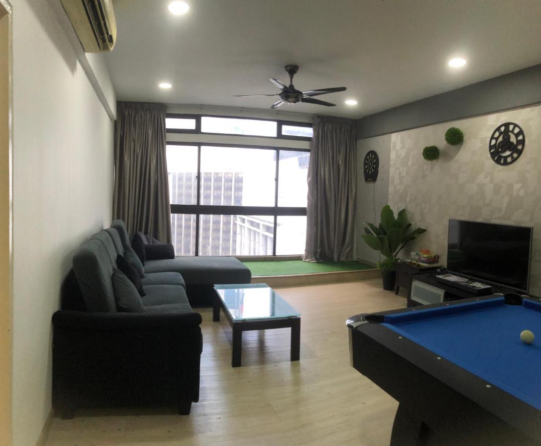 Fahrenheit 88, 19 Apartment *